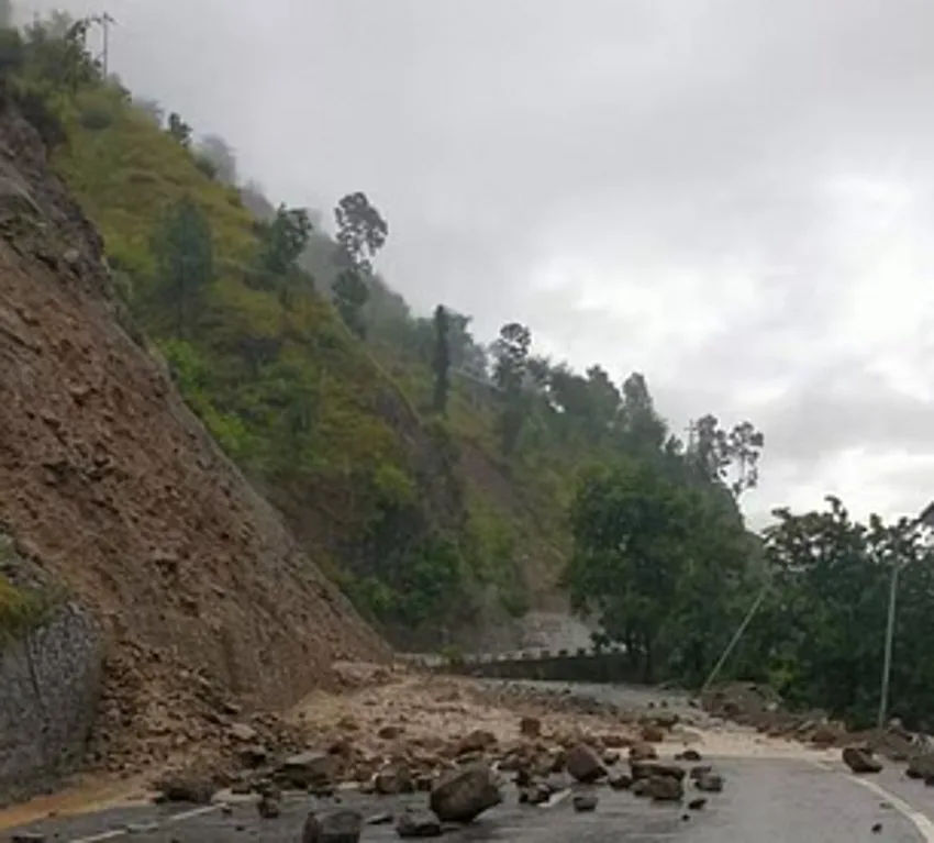 कुमाऊं में आफत बनी बारिश, कई सडक़ें बंद, दो महिलाओं समेत तीन लोगों की मौत