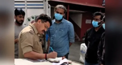 फ्लाइट बुक कराने के नाम पर ठगी करने वाले कॉल सेंटर का पुलिस ने किया भंडाफोड़